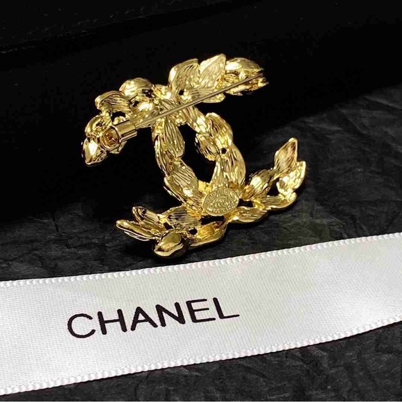 Chanel Women's Versatile Brooch - Picture 3 of 6